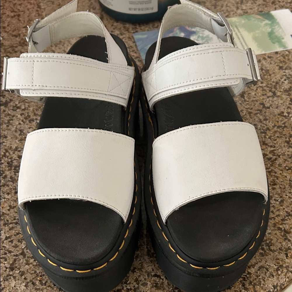 Dr. Martens NWOT Voss Quad Platform Sandals Size 9